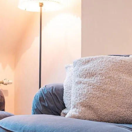 Dachwohnung Mit Ofen Und Freisitz Apartment Uehlingen-Birkendorf