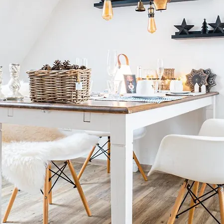 דירה Dachwohnung Mit Ofen Und Freisitz