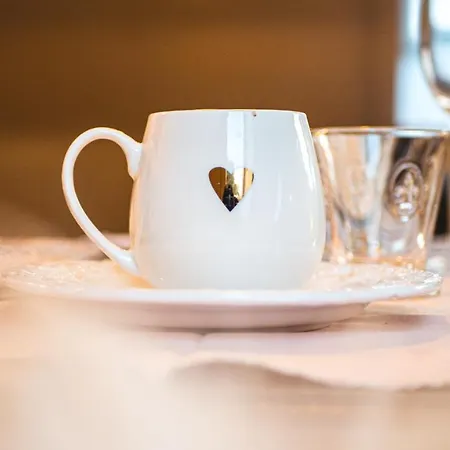 아파트 Dachwohnung Mit Ofen Und Freisitz